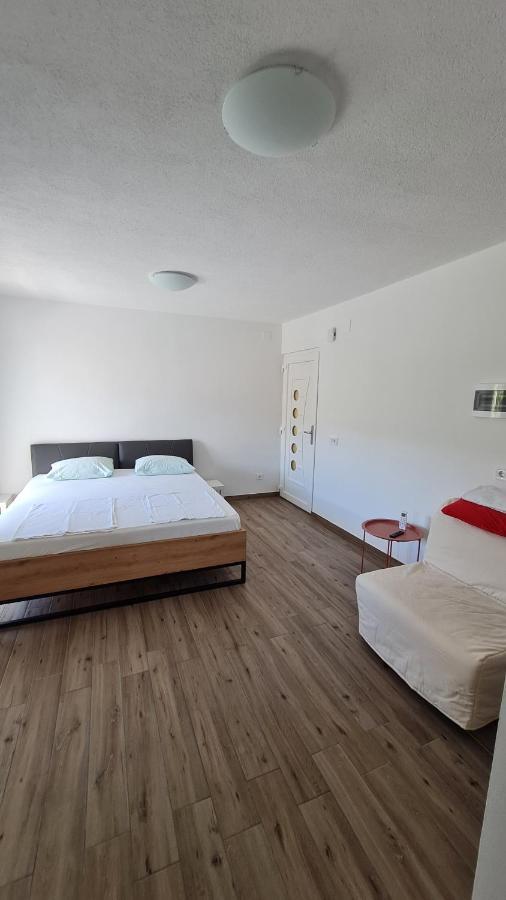 Apartmani Mlinar - Studio Apartment Grebastica Bagian luar foto